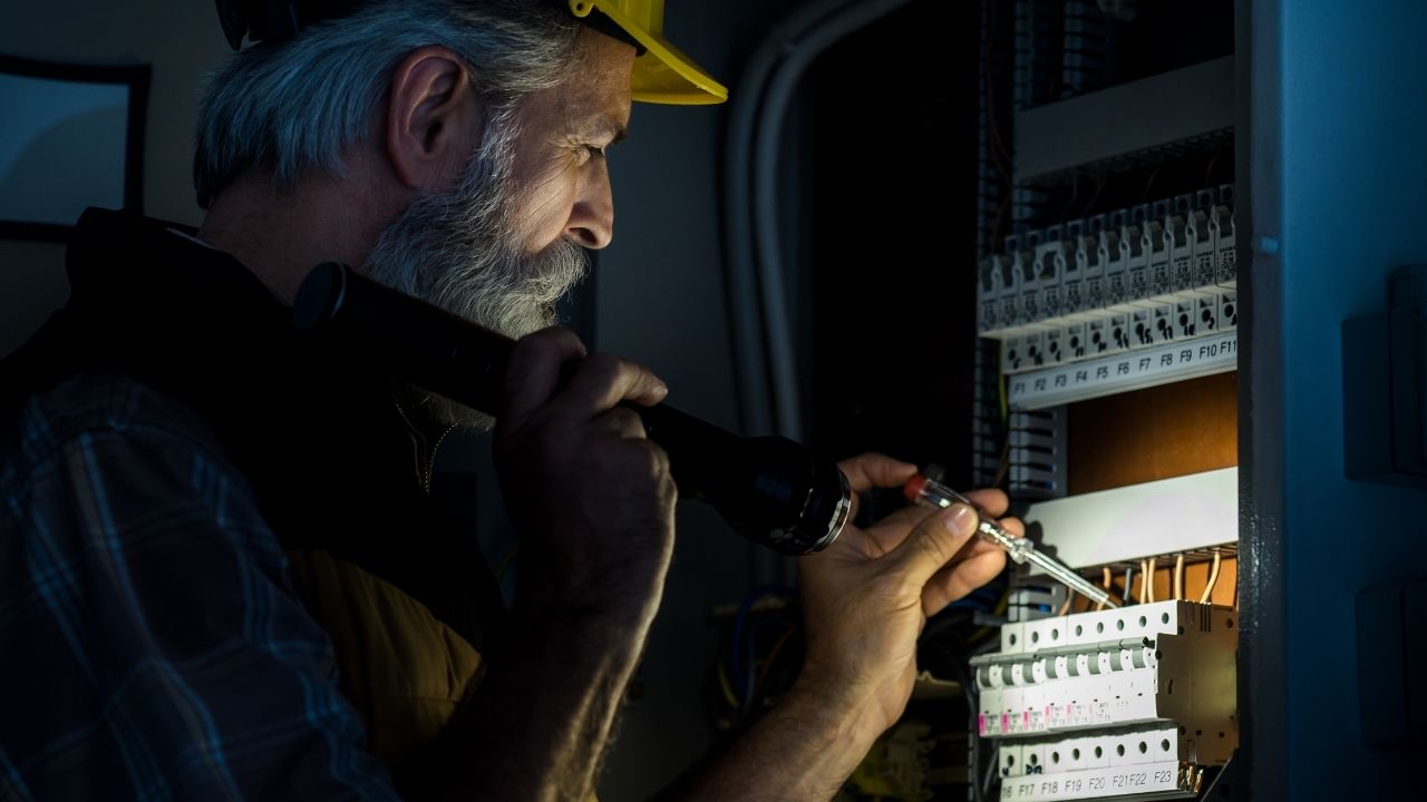 Top Signs You Need Emergency Electrical Services in Bronx NY